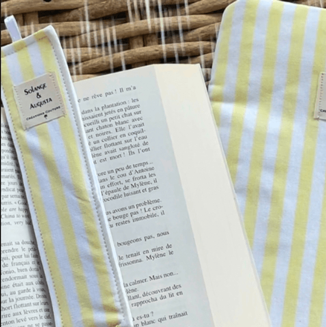 Housse de livre rayée jaune